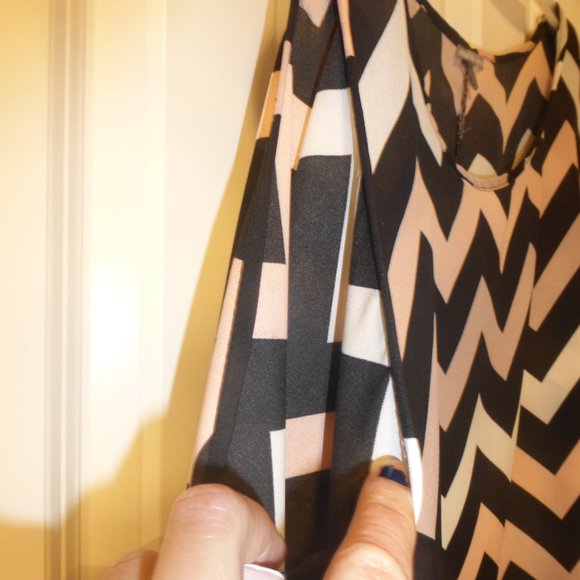 CHARLOTTE RUSSE flutter sleeve cold shoulder chevron stripes blouse - Picture 4 of 11